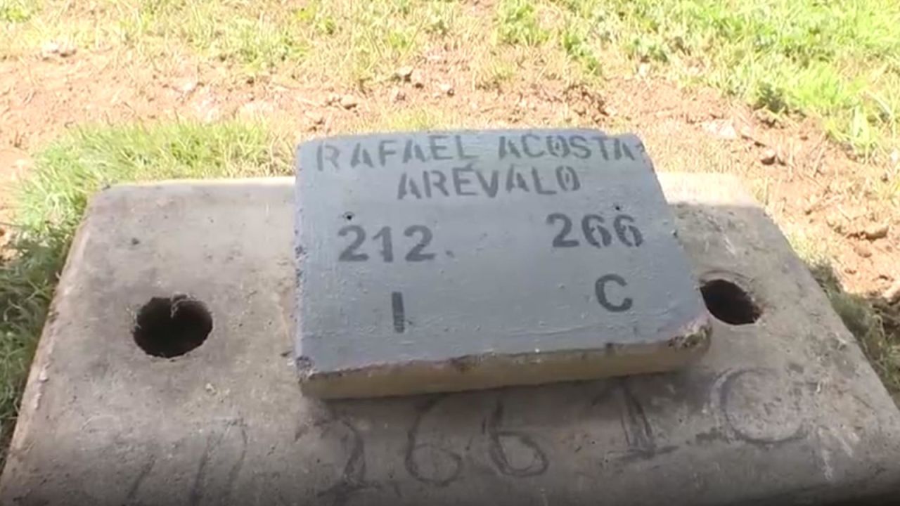 CNNE 671338 - el entierro de rafael acosta arevalo