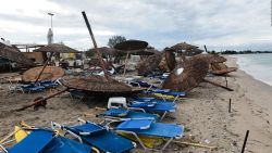 CNNE 671580 - varios muertos y heridos tras inusual tormenta en grecia