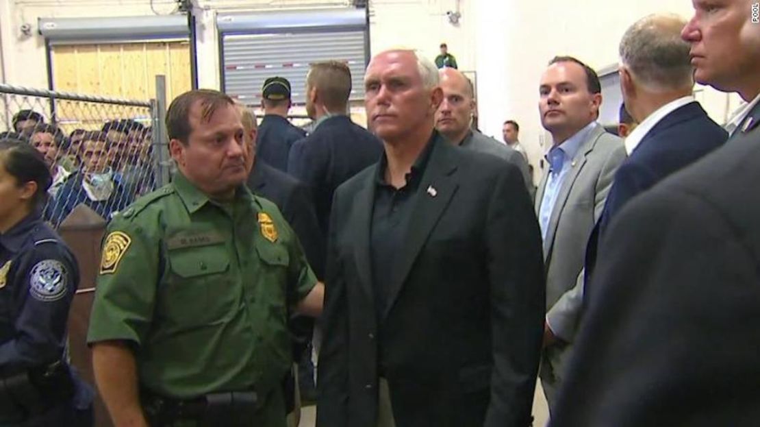 El vicepresidente Mike Pence visitó la estación de la CBP en McAllen, Texas, el 12 de julio de 2019.