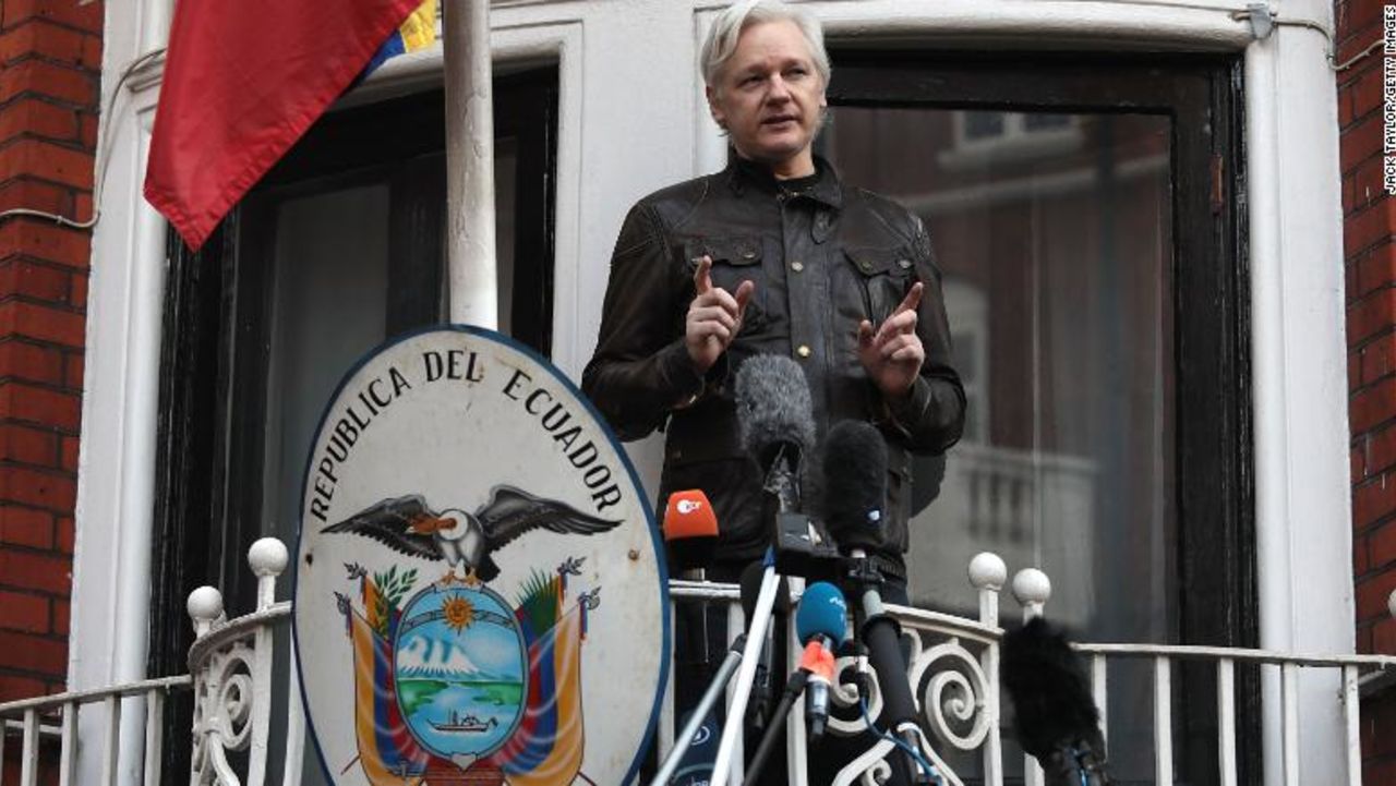 CNNE 673658 - cnn assange ecu emb