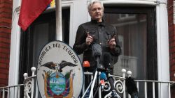 CNNE 673658 - cnn assange ecu emb