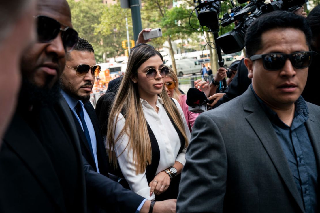 Emma Coronel a su llegada a la corte en Nueva York durante el juicio a su esposo, el Chapo Guzmán.