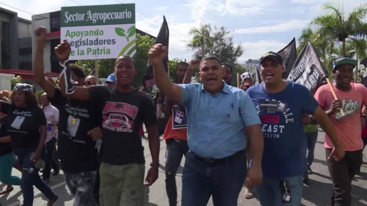 CNNE 674316 - dominicanos rechazan iniciativa de reeleccion de medina