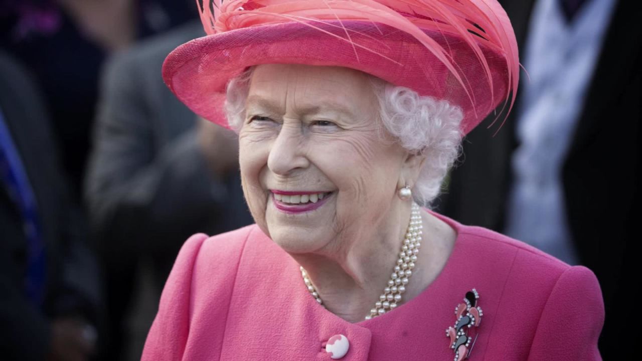 CNNE 675140 - ¿fin a la imparcialidad de la reina isabel ii por el brexit?