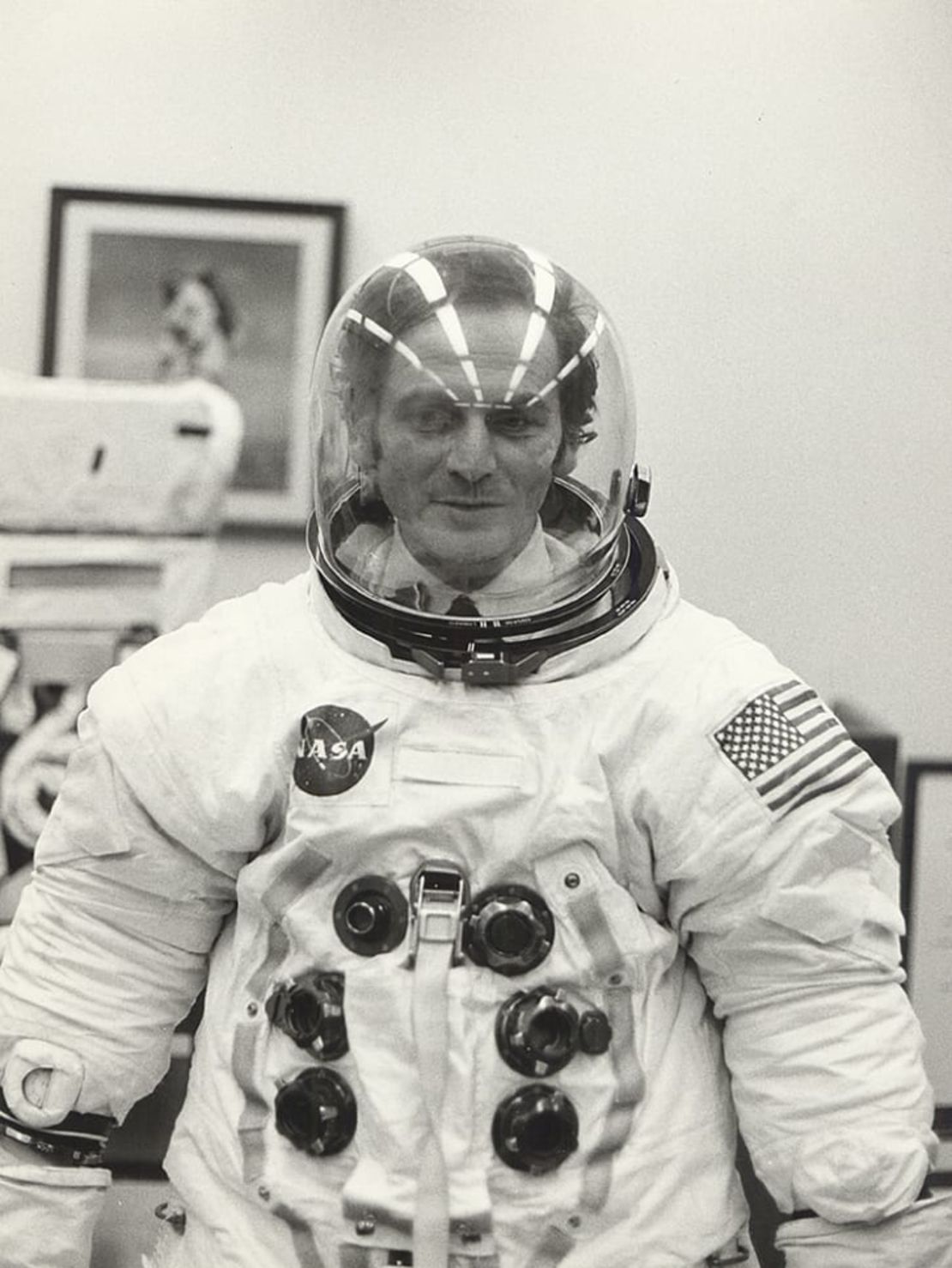 Pierre Cardin con un traje espacial Apollo 11, 1969.