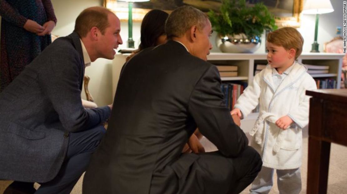 El príncipe Jorge se reunió con el presidente Obama y la primera dama Michelle Obama en el Palacio de Kensington en 2016.