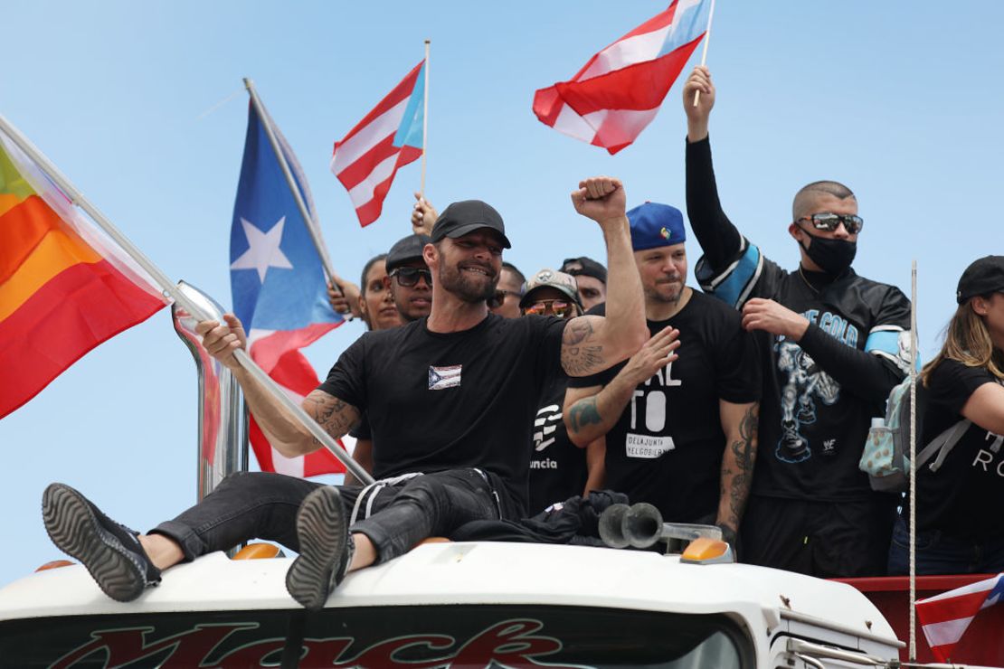 Ricky Martin, Residente y Bad Bunny se suman a las masivas protestas en Puerto Rico.