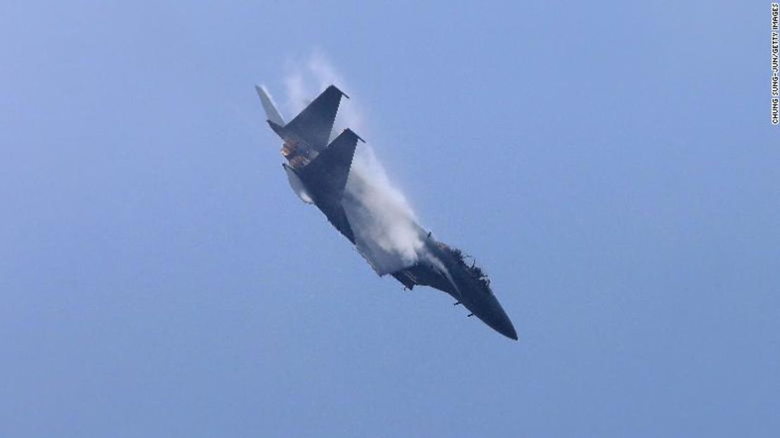 Un avión F-15K surcoreano durante una exhibición aérea en 2017.