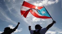 CNNE 676685 - crisis politica en puerto rico- ¿podria la economia sufrir por falta de fondos?