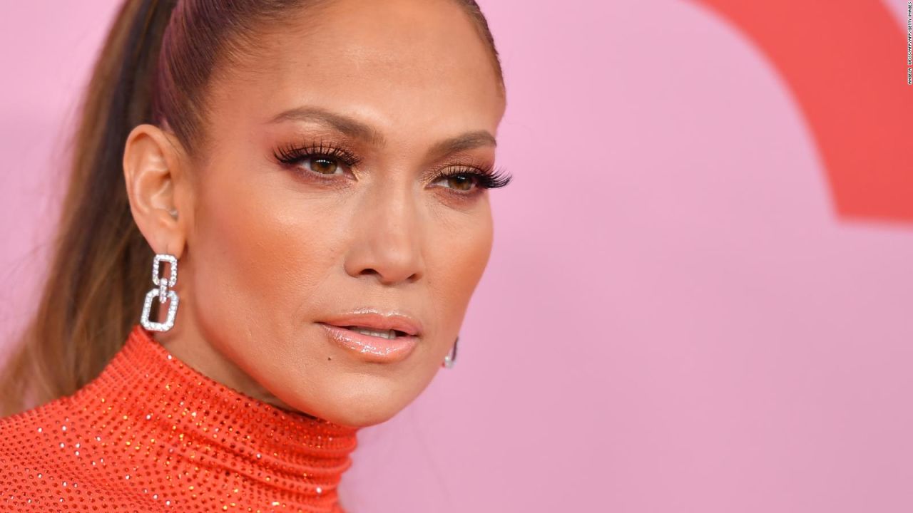 CNNE 677161 - jennifer lopez celebra medio siglo de vida