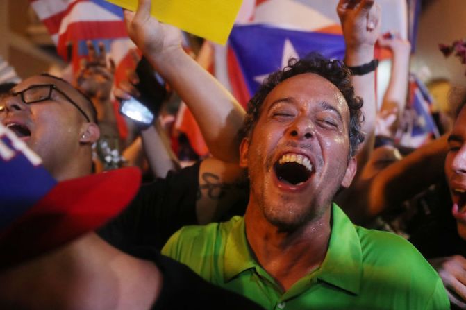 El jubilo estalló en las calles de San Juan tras anunciarse la renuncia del gobernador Ricardo Rosselló.