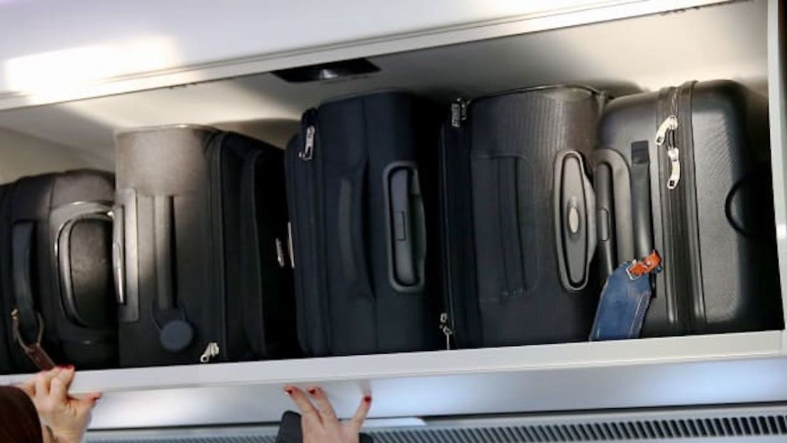 CNNE 677684 - overhead-luggage