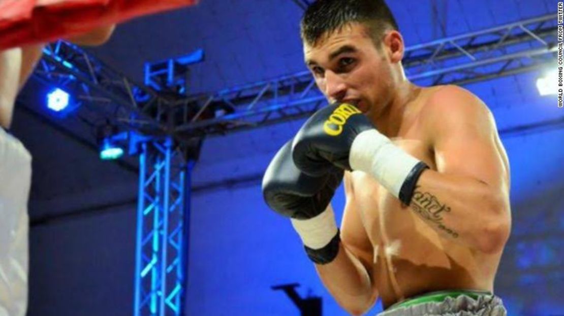 El boxeador argentino Hugo Santillán resultó con lesiones mortales tras su pelea del sábado.