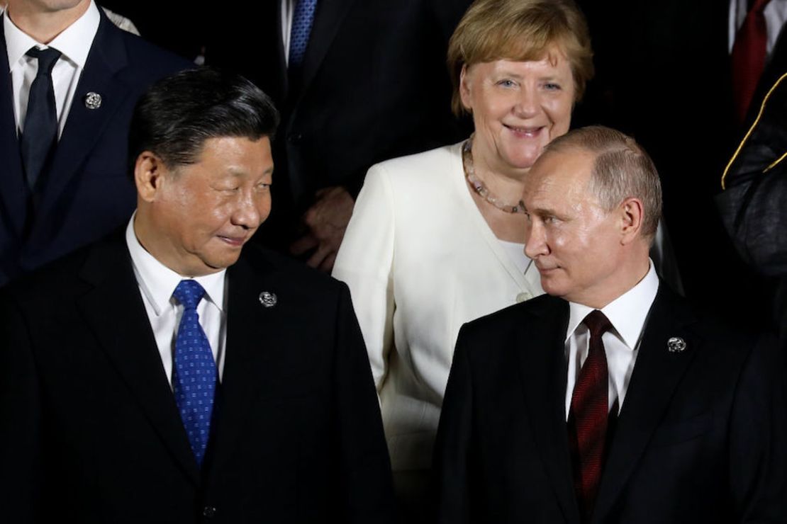 Xi Jinping y Vladimir Putin intercambian miradas durante la cumbre del G20 en Japón.