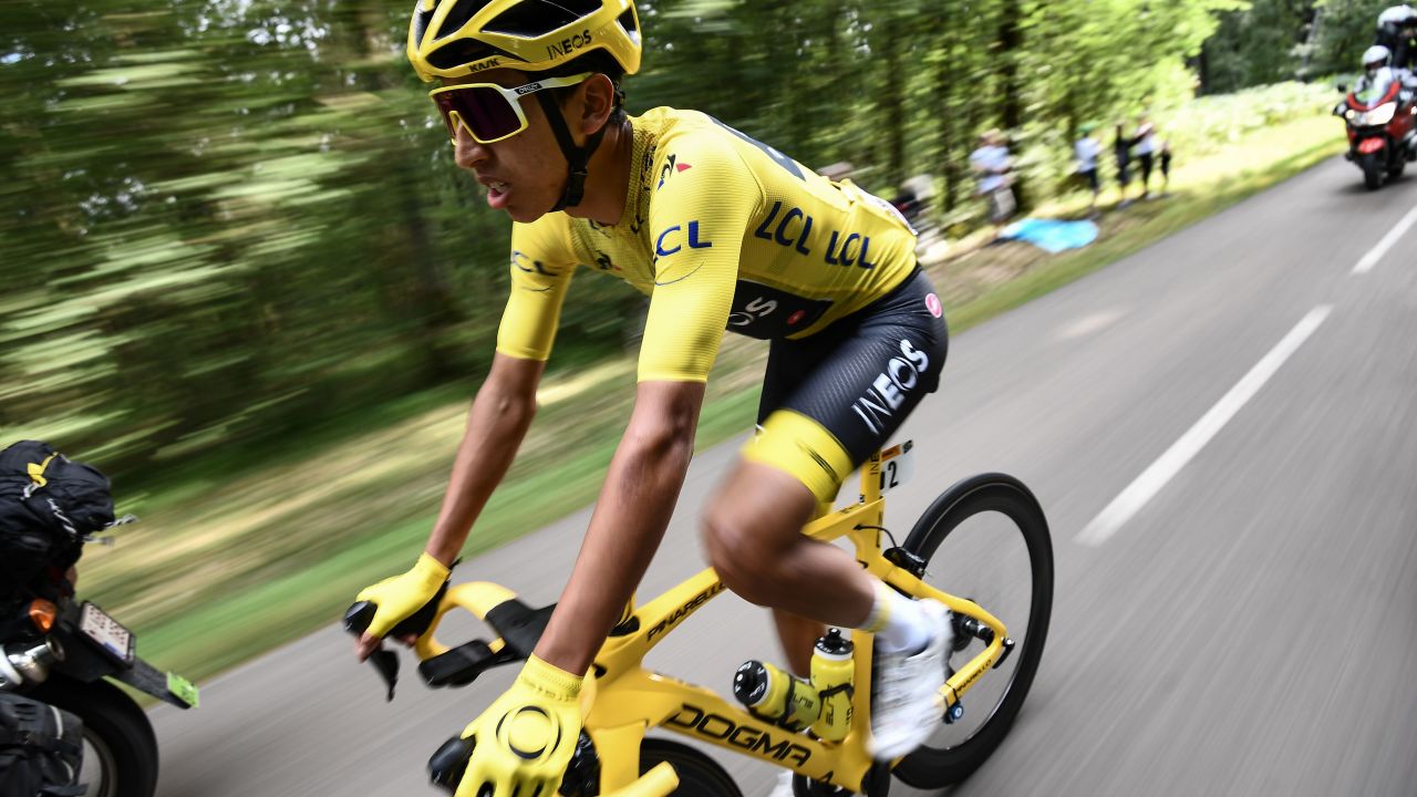 Egan Bernal, durante la última jornada del Tour de Francia, ya como campeón.