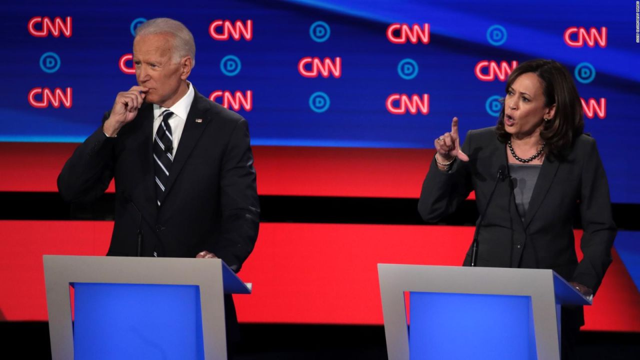 CNNE 681213 - atacan a biden y a obama en el debate democrata