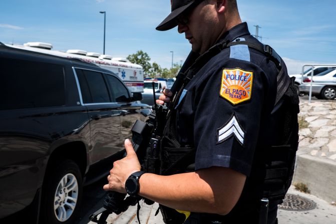 Al menos 22 personas resultaron heridas en el tiroteo. Once de las víctimas fueron llevadas al Centro Médico Universitario de El Paso, según Ryan Mielke, director de Asuntos Públicos del hospital. Sus lesiones varían de graves a no potencialmente mortales.