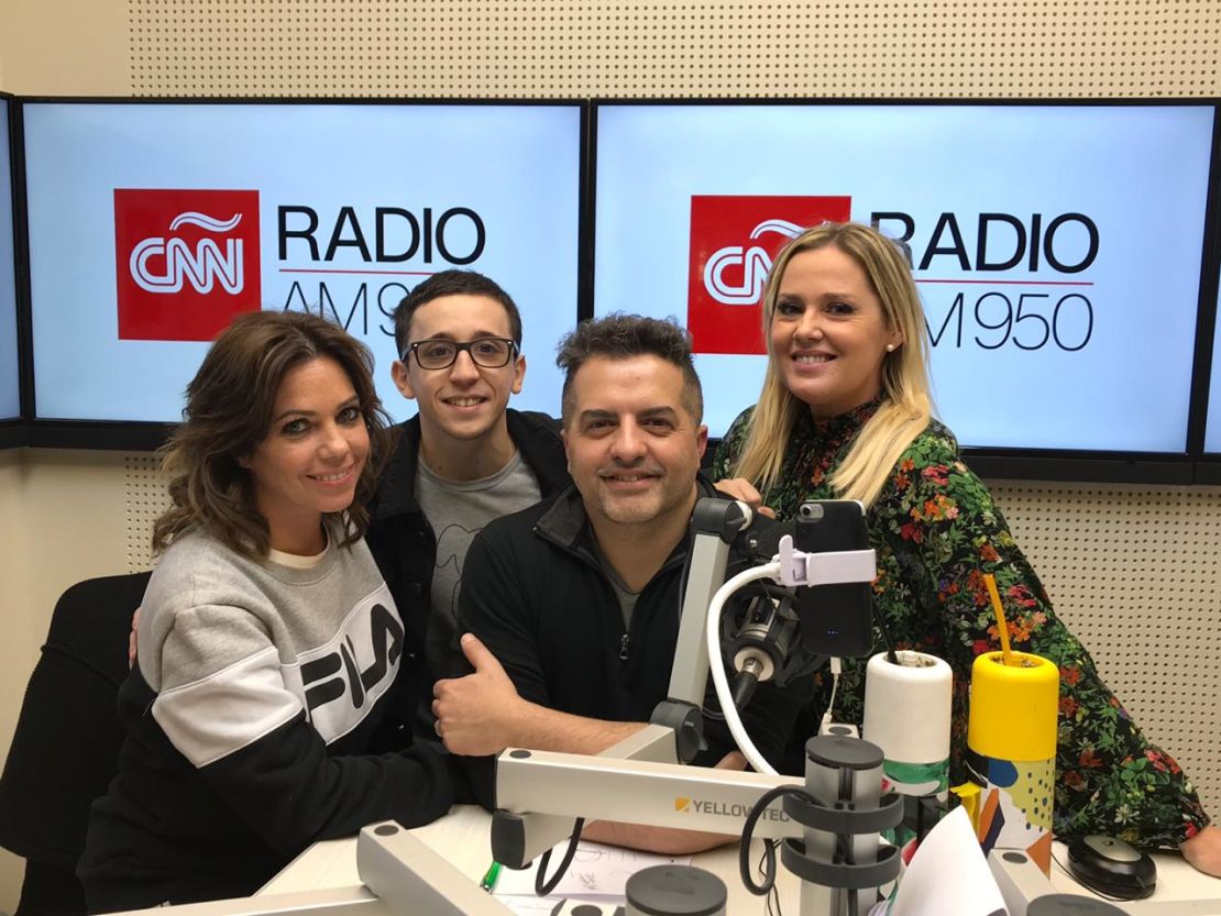 El actor Rodrigo Noya, junto con Pía Shaw, Ángel de Brito y Pilar Smith.