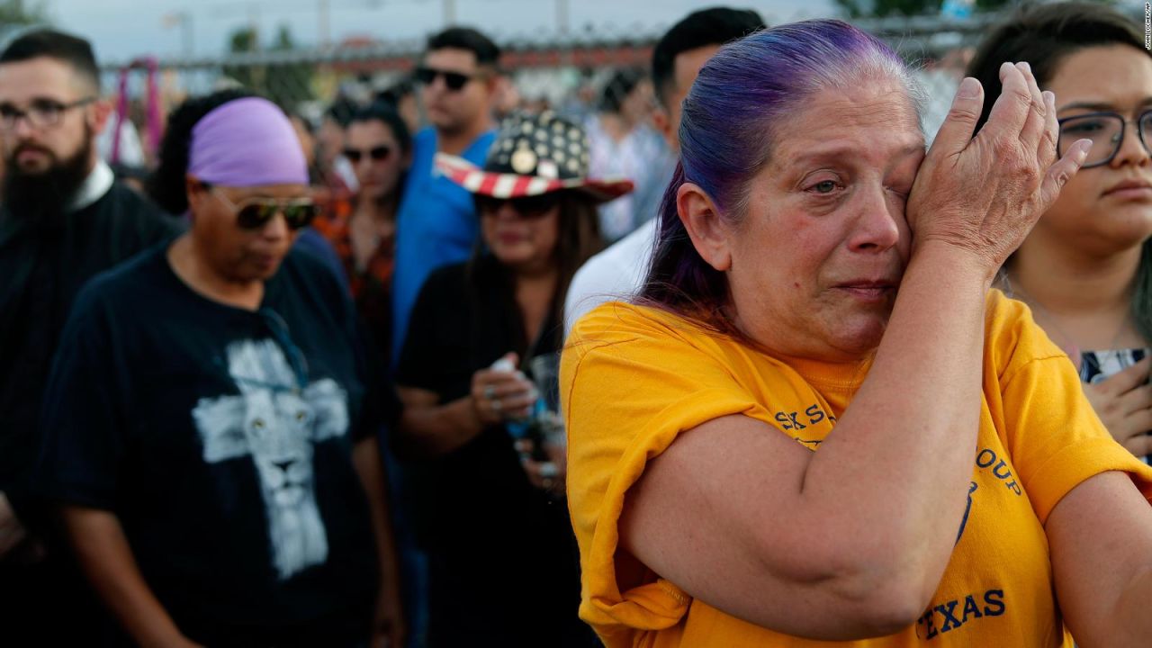 CNNE 683053 - familias mexicanas de luto por el tiroteo en el paso