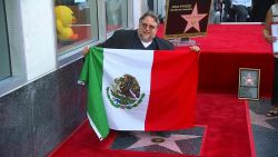 CNNE 683726 - guillermo del toro develo se estrella en hollywood