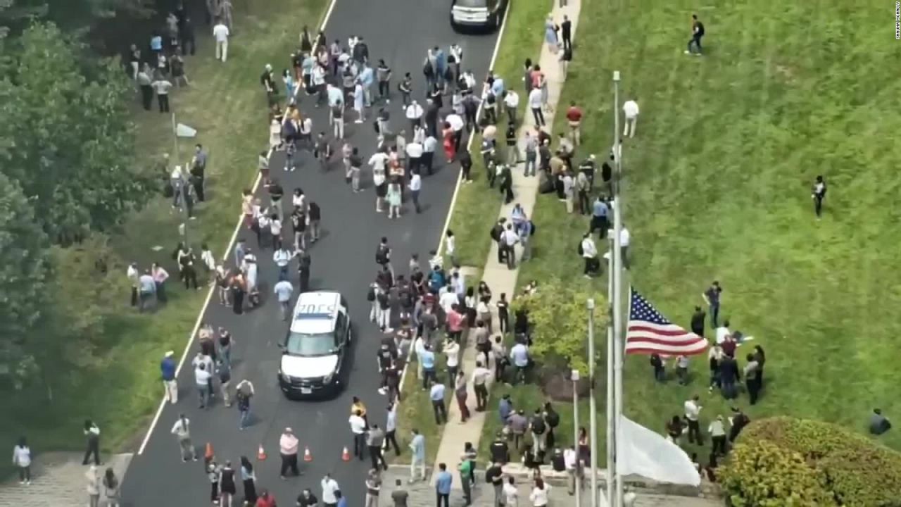 CNNE 684153 - evacuan edificio del periodico usa today en virginia