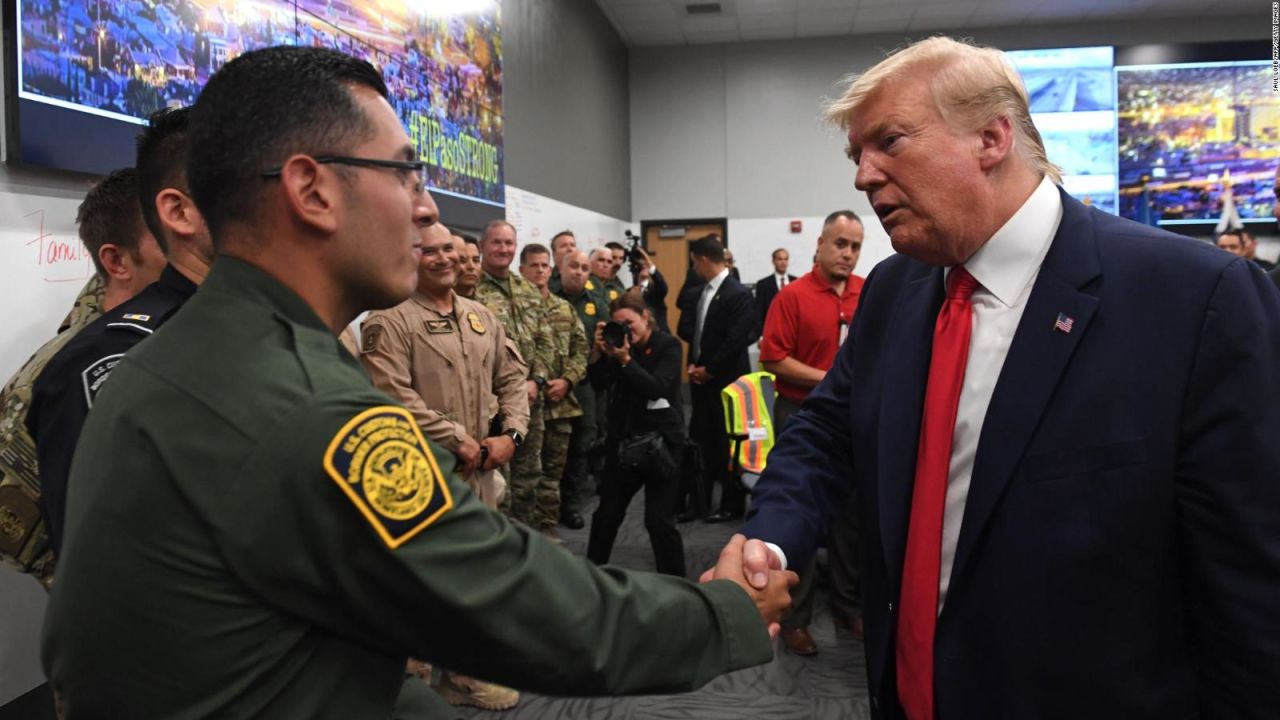 CNNE 684513 - trump visita dayton y el paso en medio de protestas