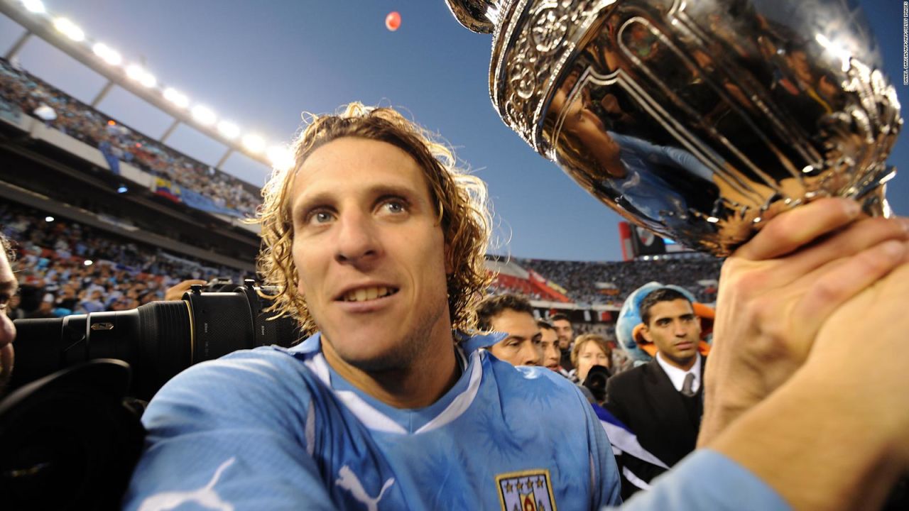 El exfutbolista Diego Forlán debutará en el tenis profesional | CNN