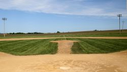 CNNE 684998 - la mlb revive el diamante de "field of dreams"