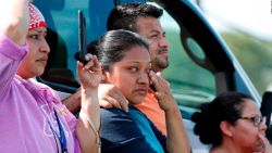 CNNE 685064 - familiares de indocumentados detenidos buscan asesoria legal