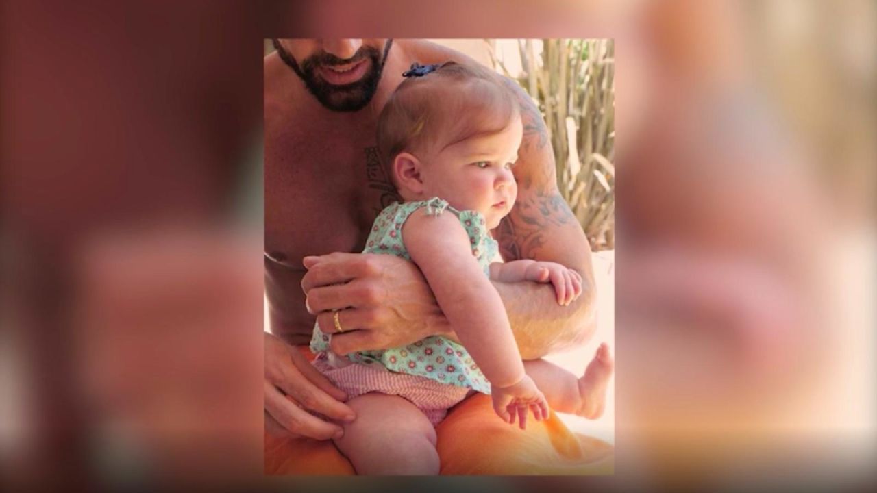 CNNE 685084 - la tierna imagen de la hija de ricky martin