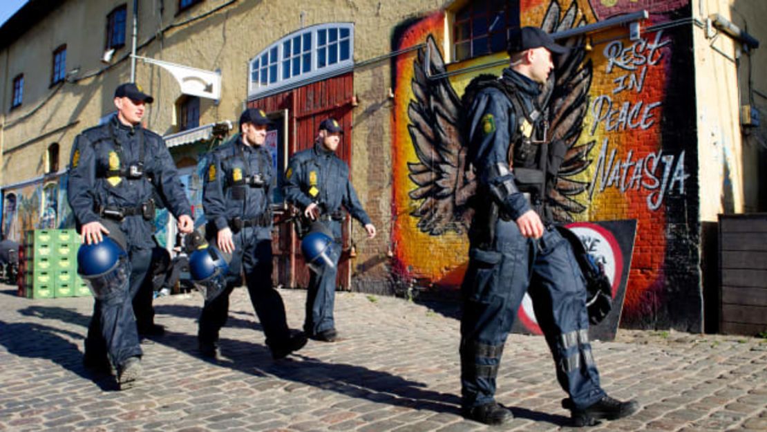 Las redadas policiales contra vendedores ilegales de drogas se han convertido en un elemento habitual de la vida en Christiania.