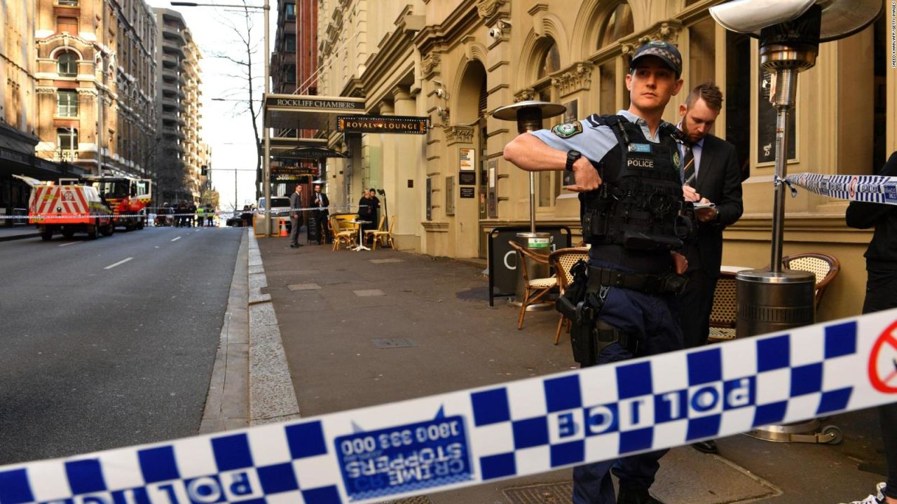 CNNE 687102 - hombre ataca con un cuchillo en sydney