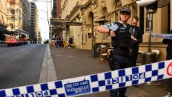 CNNE 687102 - hombre ataca con un cuchillo en sydney