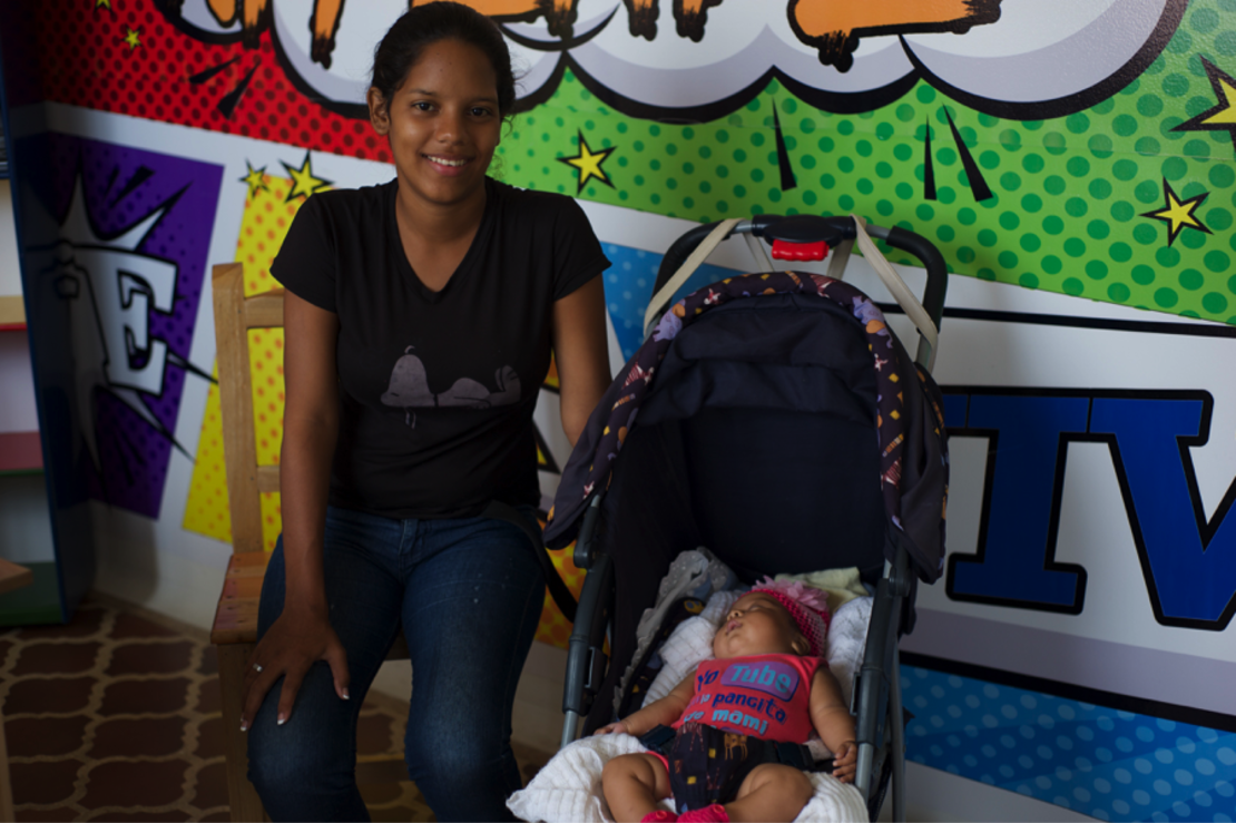 Enyerli Cordero y su hija Franyerlis Nava en las instalaciones del Comité Internacional de Rescate en Cúcuta, Colombia.