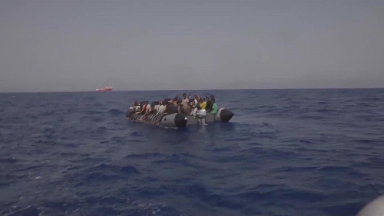 CNNE 687239 - intensifican rescates de refugiados en el mediterraneo