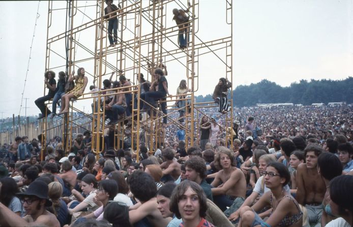 Aunque artistas como Jimi Hendrix, Janis Joplin y Jefferson Airplane tocaron en Woodstock, Bellak parece haber estado más interesado en la multitud.