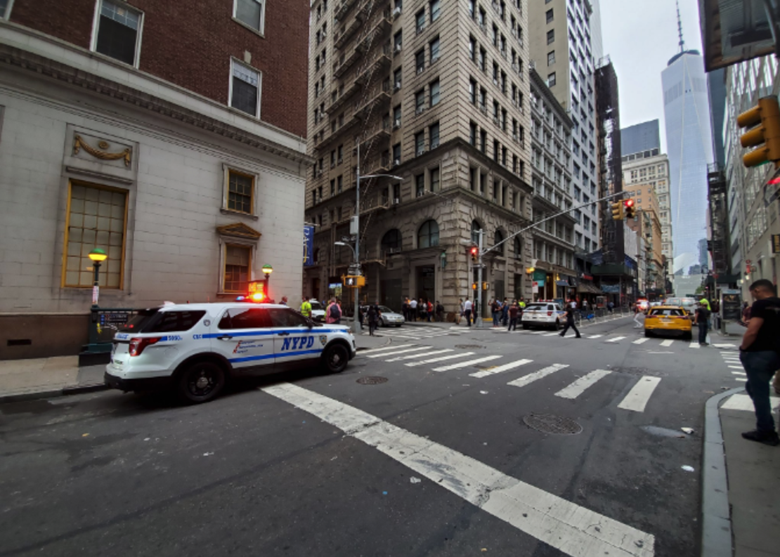 Así se ve la situación en el lugar donde fueron reportados dos paquetes sospechosos en una estación de metro en Nueva York. Foto: Ruben Melo