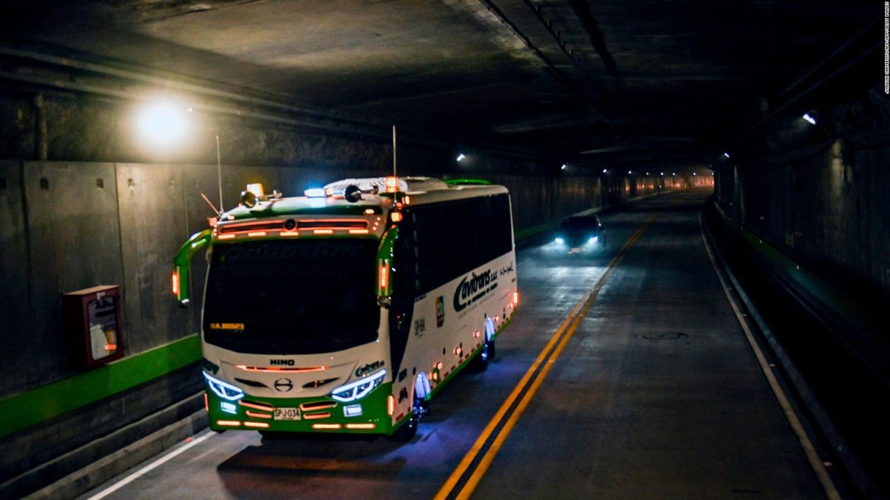 CNNE 689203 - el tunel vial mas largo de latinoamerica mide 8,2 km