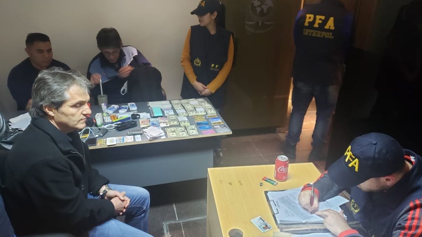 Carlos Ahumada Kurtz fue detenido en 2019 en Buenos Aires Argentina. Se le hallaron US$ 100.000 entre sus pertenencias al momento de su intervención.