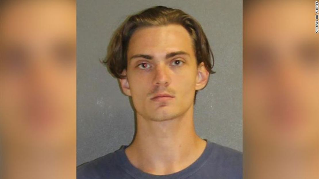 Tristan Wix, de Daytona Beach, Florida, enfrenta cargos de amenazas por escrito de matar o hacer daño corporal después de una serie de siniestros mensajes de texto.