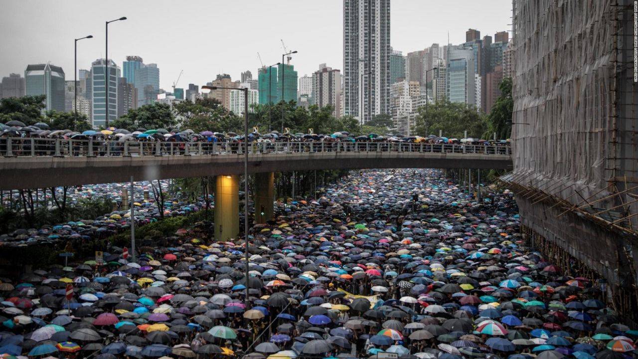 CNNE 689926 - mas de un millon protestaron pacificamente en hong kong