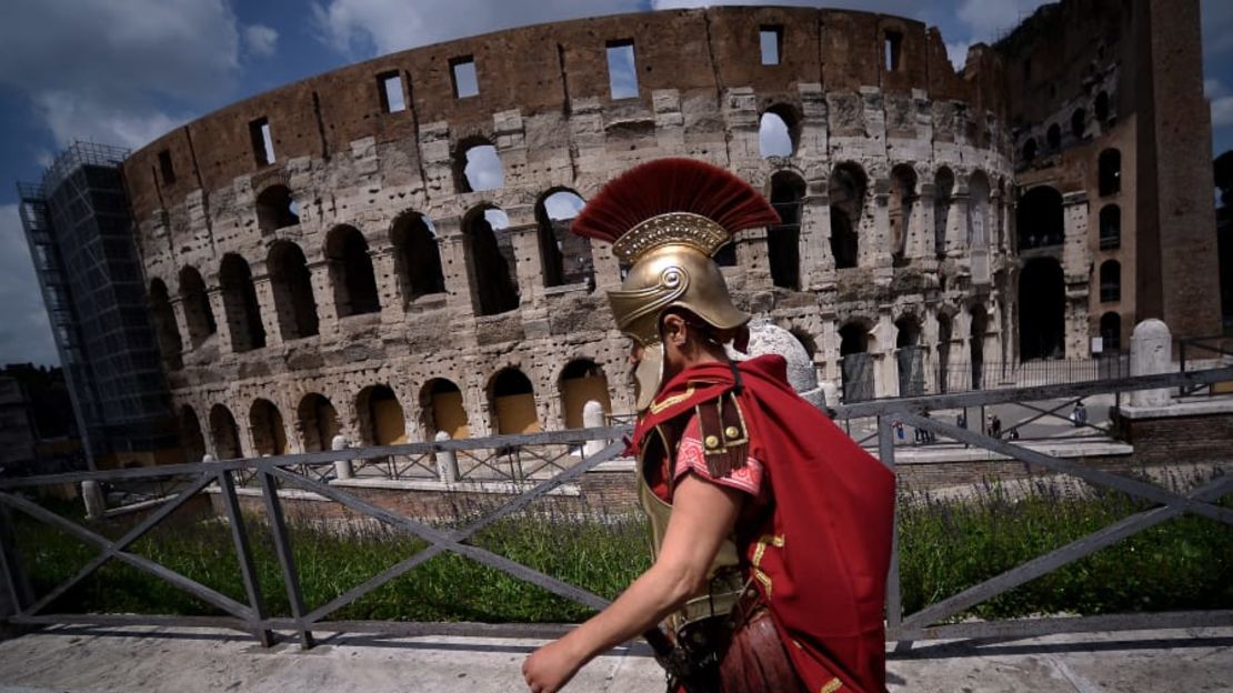 CNNE 689989 - 151223121353-rome-colosseum