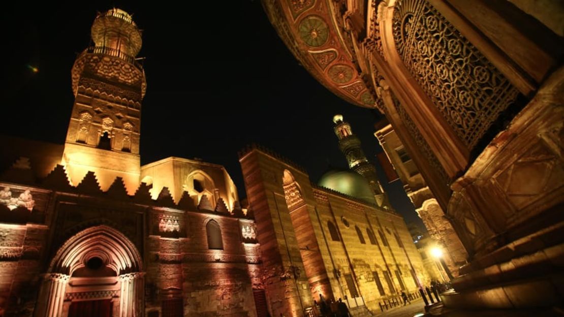 CNNE 689996 - 170202203000-ancient-cities-cairo-al-muizz-al-din-illah-street-457975980