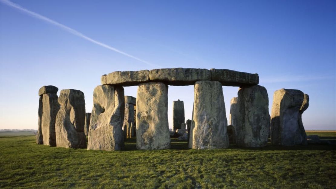 CNNE 690030 - 160418171647-beautiful-england-31-stonehenge