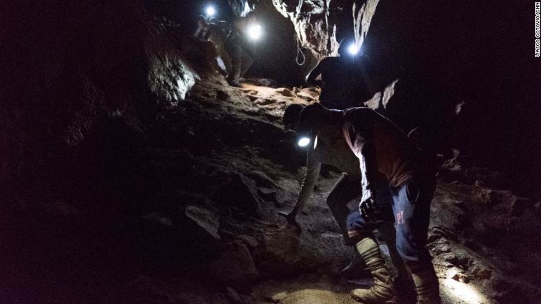 Minero bajo tierra en el Arco Minero del Orinoco en Venezuela.