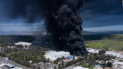 CNNE 690984 - impresionante incendio en morelia visto desde el aire