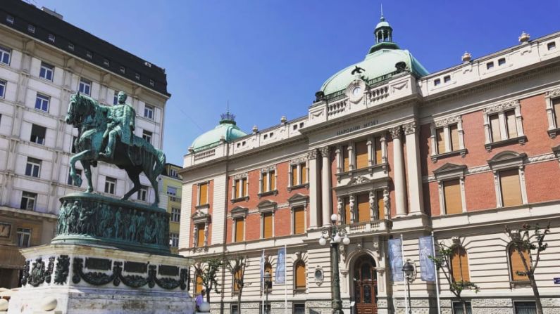 Museo Nacional de Serbia: ubicado en un antiguo banco, este imponente monumento finalmente se terminó en 2018, después de una renovación que duró unos 15 años.