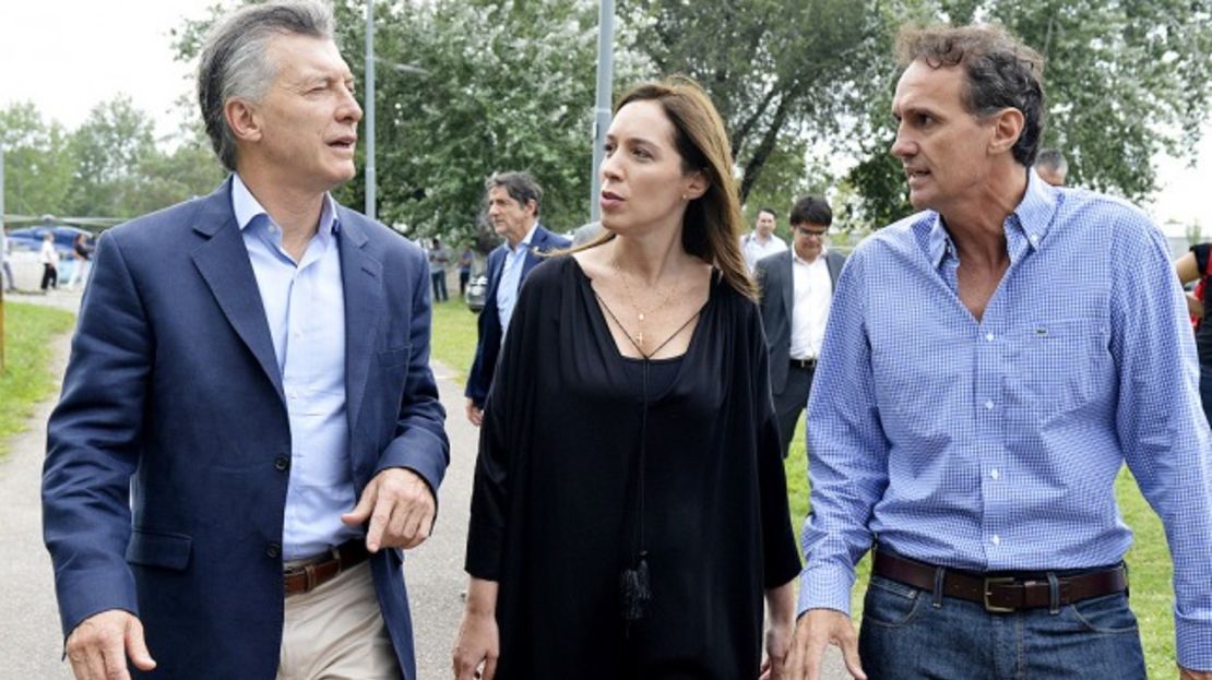 CNNE 691760 - gabriel katopodis junto a mauricio macri y maria eugenia vidal (foto de telam)