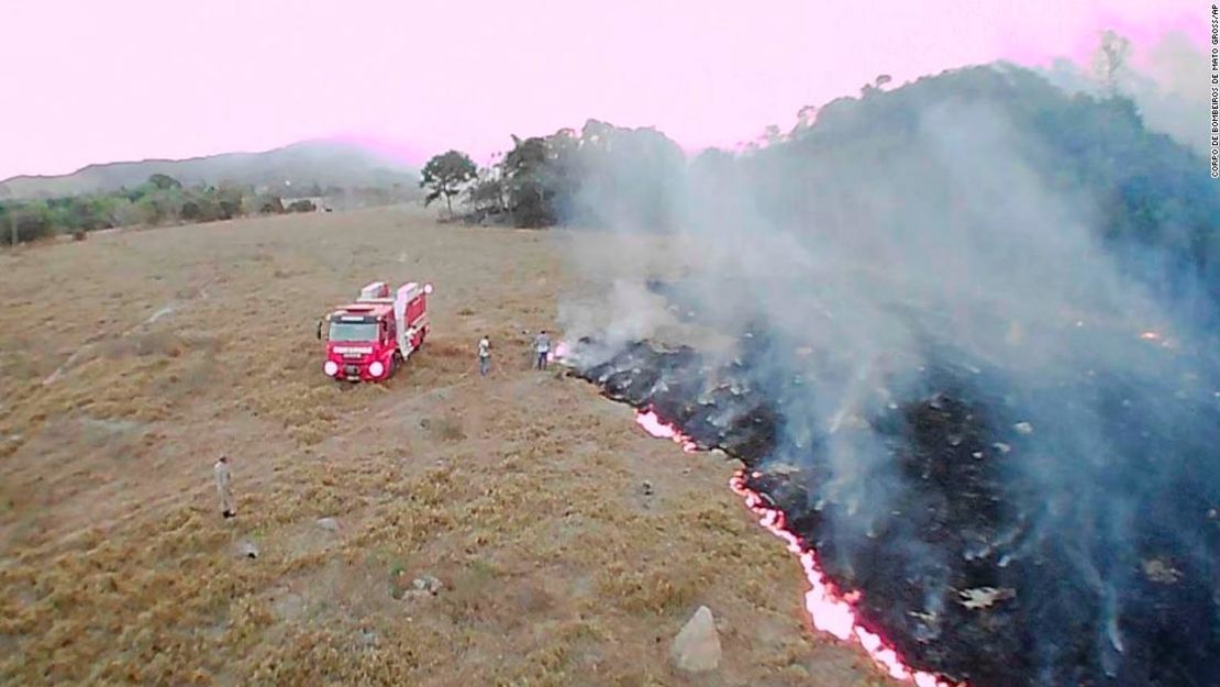 Esta foto del 20 de agosto de 2019 fue publicada por el Cuerpo de Bomberos de Mato Gross, en el municipio de Guaranta do Norte, en el estado de Mato Grosso, Brasil.