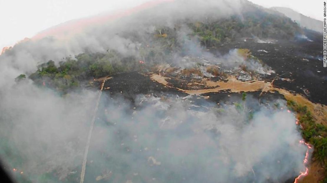 En esta foto de un dron del 20 de agosto de 2019 fue publicada por el Corpo de Bombeiros de Mato Grosso y muestran los incendios forestales se queman en el municipio de Guaranta do Norte, estado de Mato Grosso, Brasil.